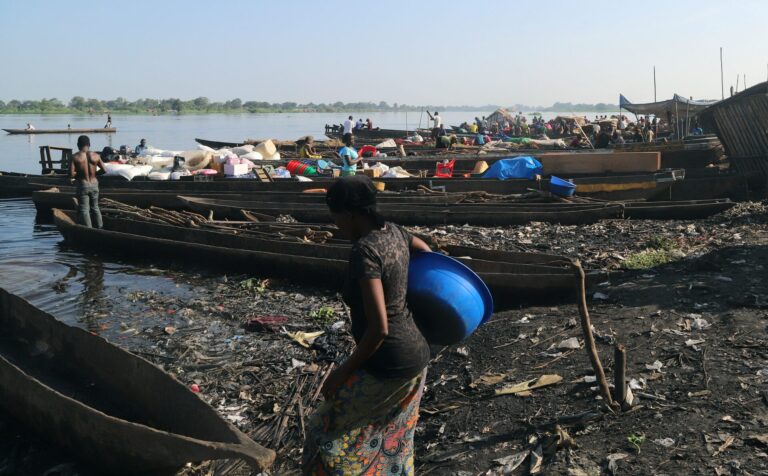 Congo Intercepts Boat Over Ebola Concern