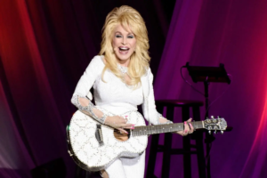 Beyoncé, Taylor Swift, Americans Mourn Dolly Parton (NewsCentral TV)