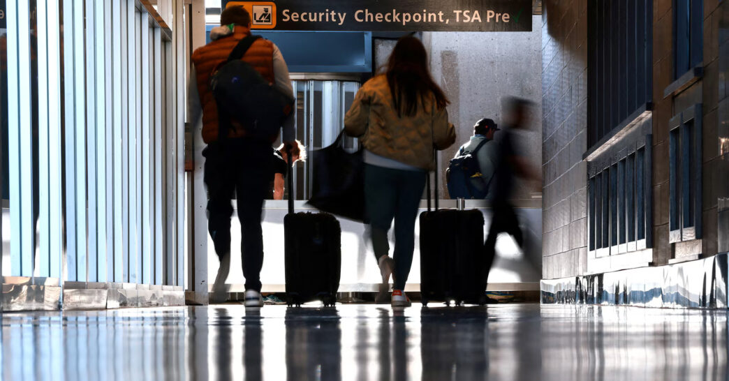 US tightens travel rules over Ebola surge (News Central TV)