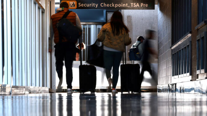 US tightens travel rules over Ebola surge (News Central TV)
