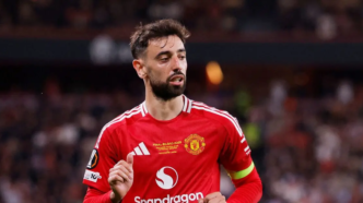 Fernandes treble inspires Manchester United rout (News Central TV)