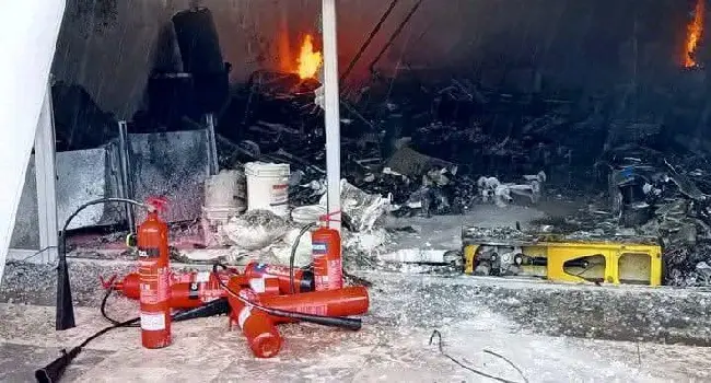 Fire Guts Sections Of Mall In Calabar (1)