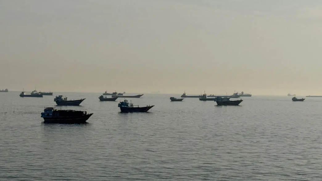 Iran fires back at Trump's hormuz threat (News Central TV)