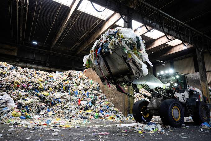 Lagos battles trash as recyclers step up (News Central TV)
