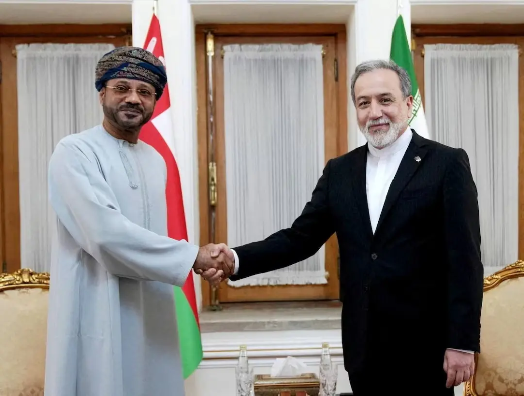 Iran and Oman plan temporary Hormuz transit (News Central TV)