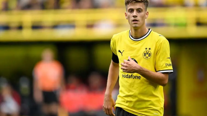 Dortmund's Konstantelias is out with a knee injury (News Central TV)