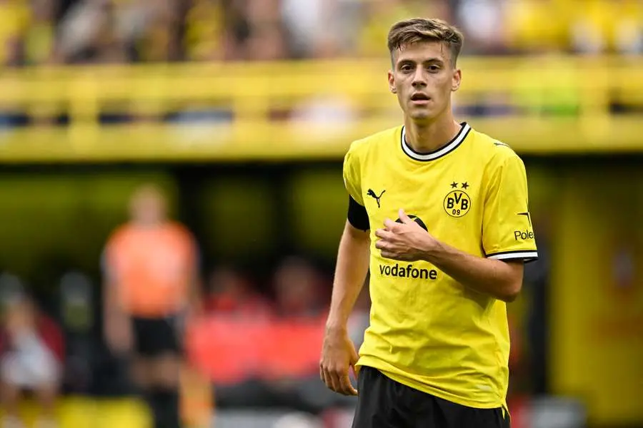Dortmund's Konstantelias is out with a knee injury (News Central TV)