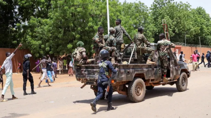 Niger military suppresses capital mutiny (News Central TV)
