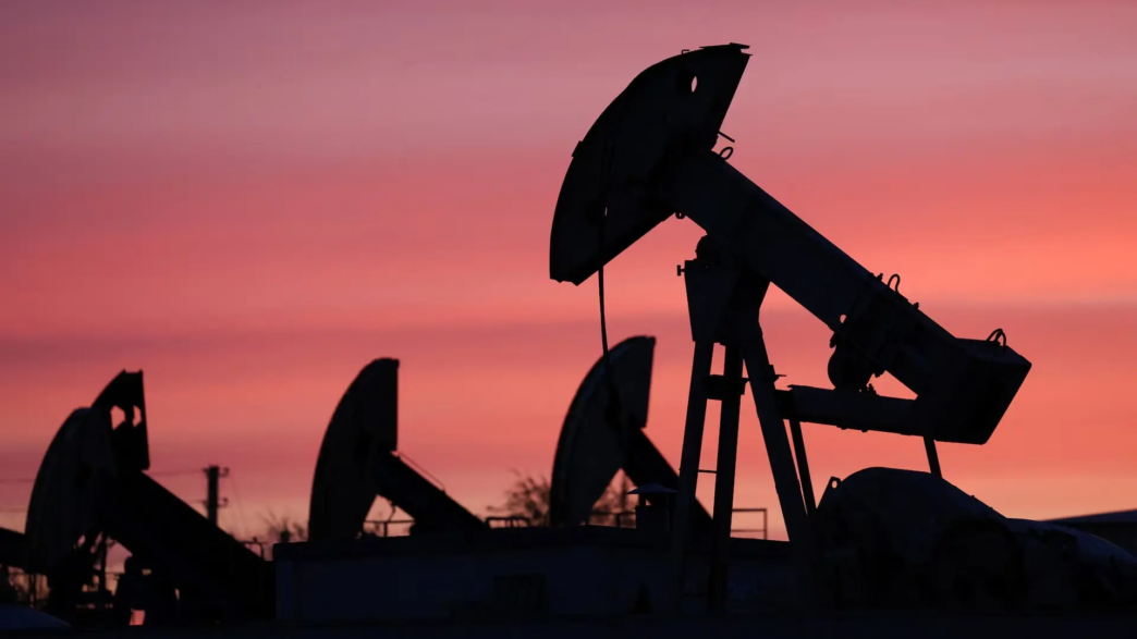 Oil prices drop as traders weigh the US-Iran sanctions (News Central TV)
