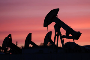 Oil prices drop as traders weigh the US-Iran sanctions (News Central TV)