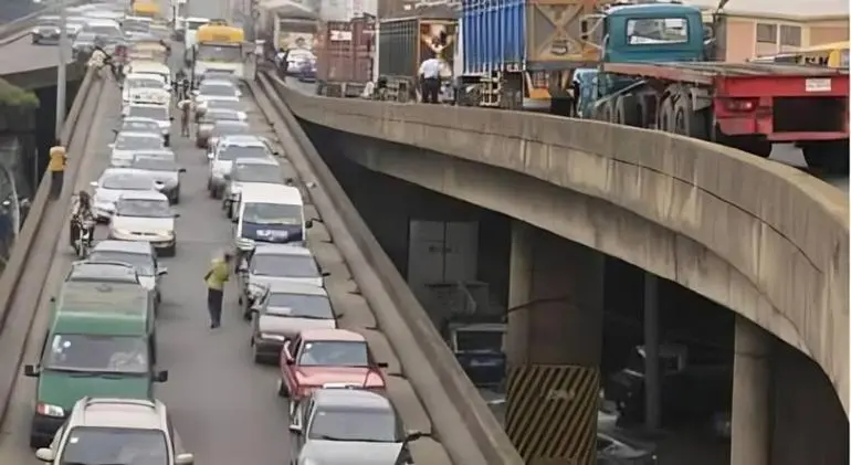Lagos Closes Oke-Afa Bridge For Three-Week Repairs (NewsCentral TV)