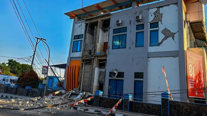 Powerful Quake Off Indonesia Prompts Evacuations (News Central TV)
