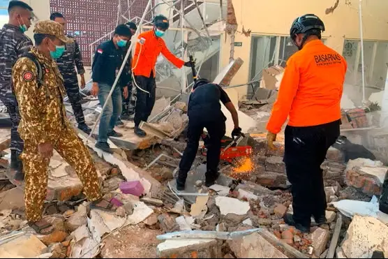 Powerful Quake Off Indonesia Prompts Evacuations (News Central TV)