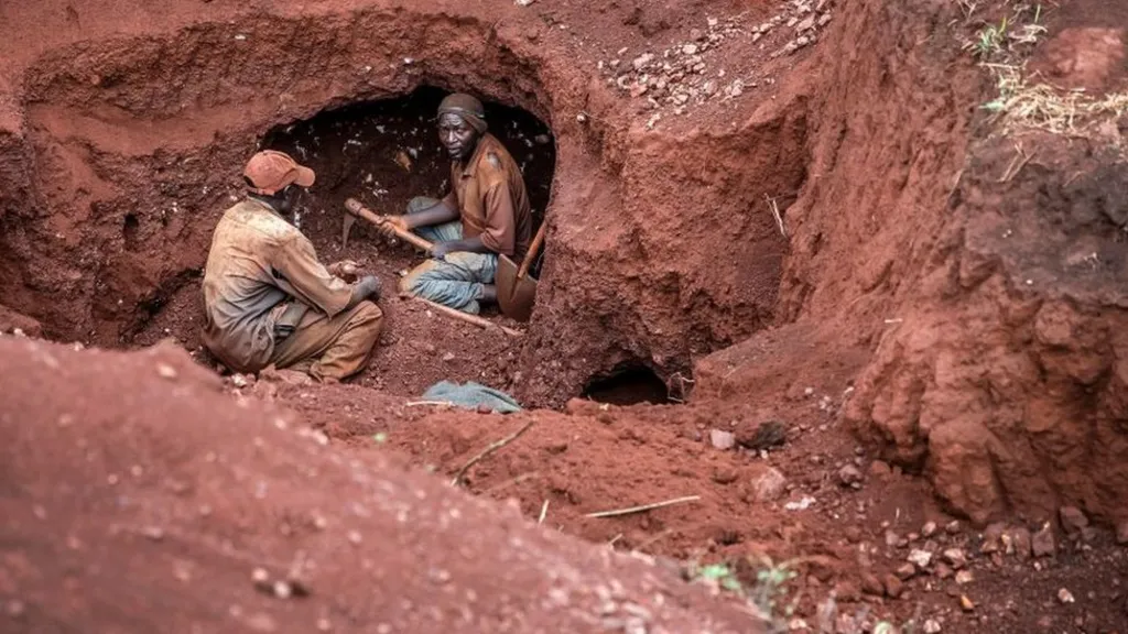 Rockfall Kills 14 Illegal Miners in South Africa (News Central TV)