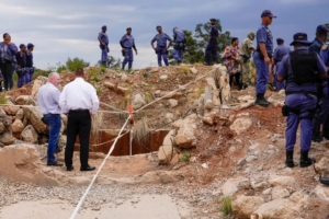Rockfall Kills 14 Illegal Miners in South Africa (News Central TV)