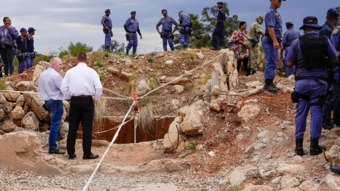 Rockfall Kills 14 Illegal Miners in South Africa (News Central TV)