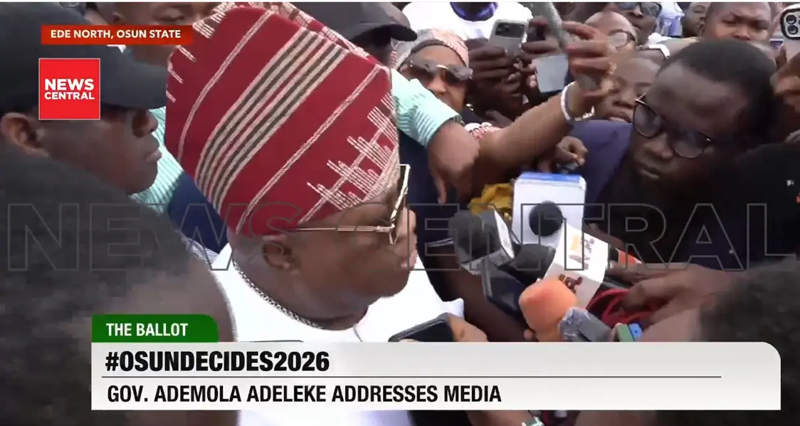 #Osun Decides: Adeleke Arrives Polling Unit to Cast Vote.