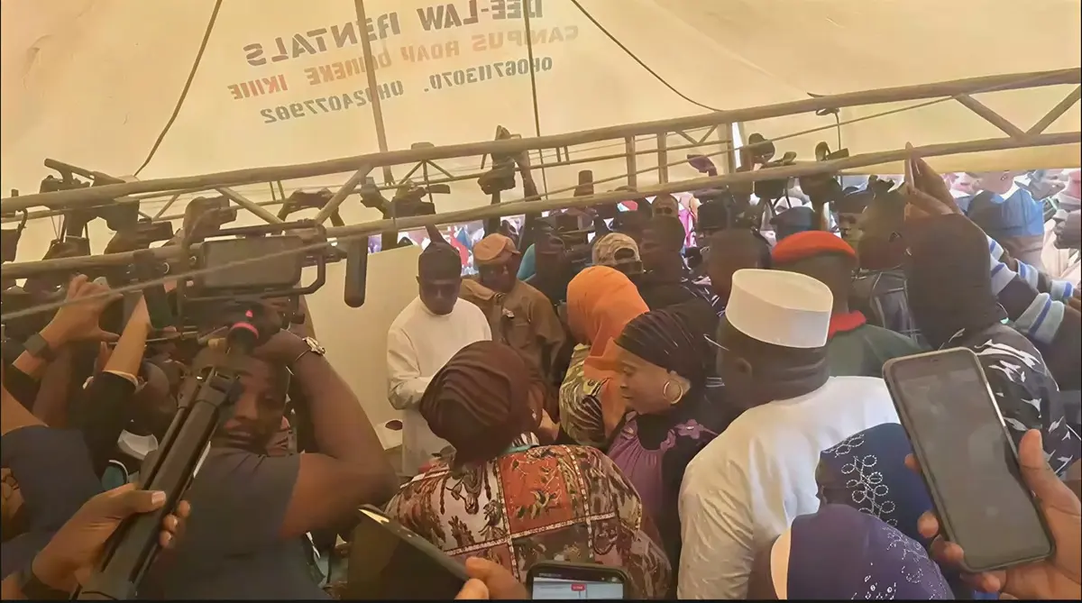 #Osun Decides: Oyebamiji Arrives Polling Unit to Vote