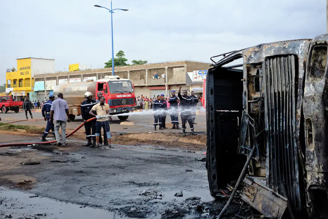 Tanker crash kills eight in Central African Republic (News Central TV)