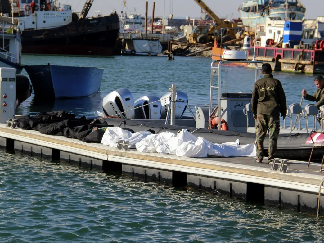 30 dead after migrant shipwreck hits Tunisia (News Central TV)