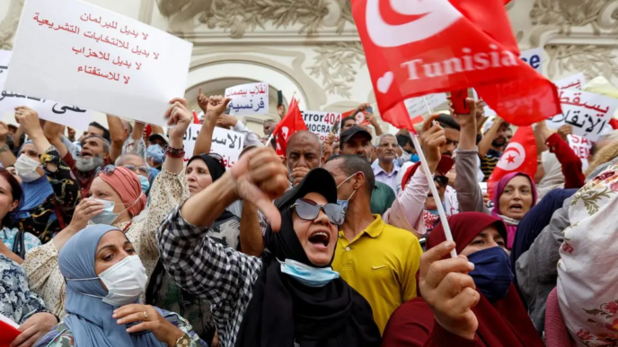 Tunisians protest against government and water shortages (News Central TV)