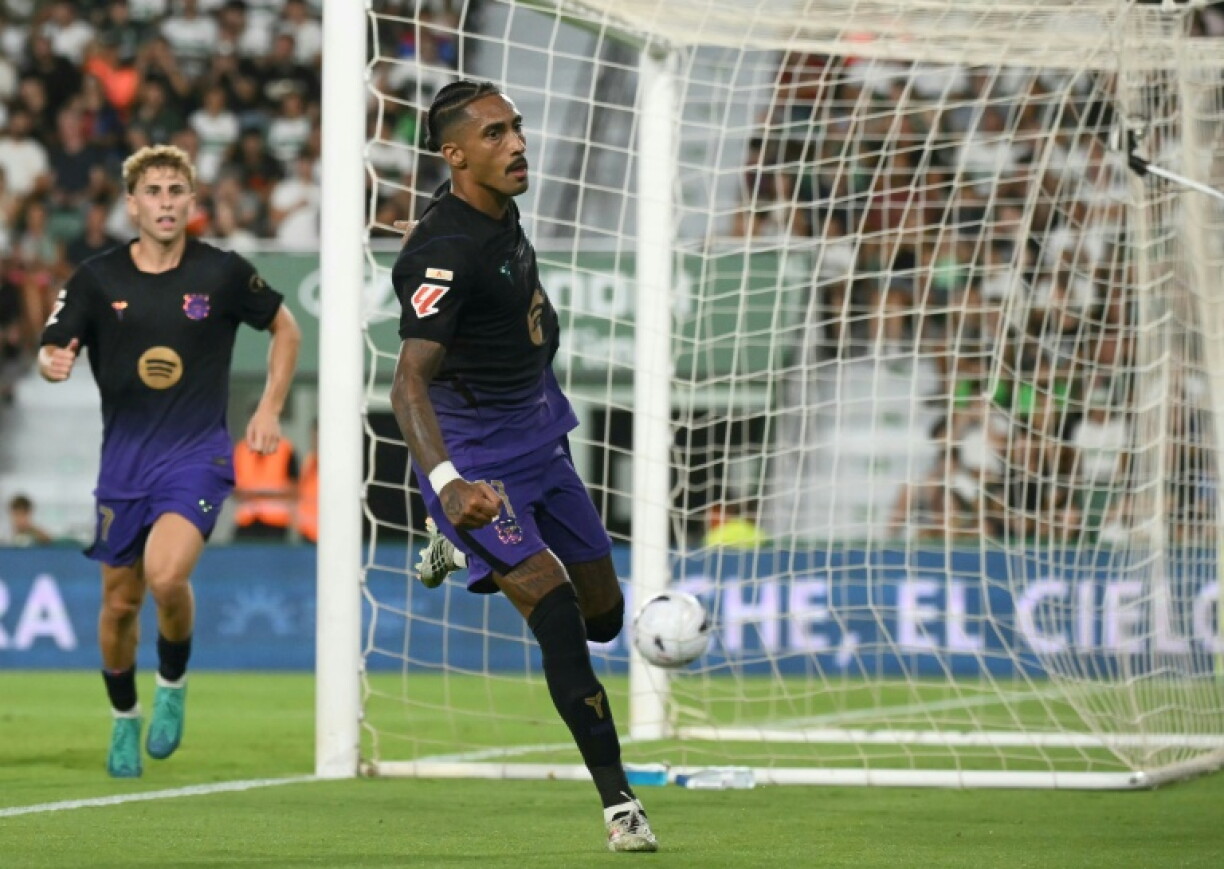 Barcelona trounce Elche 5-0 in opener (News Central TV)