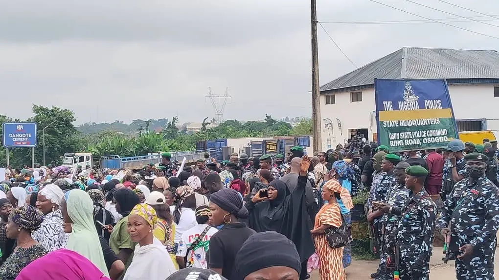 Osun First Lady Leads Protest Over Arrests, Violence