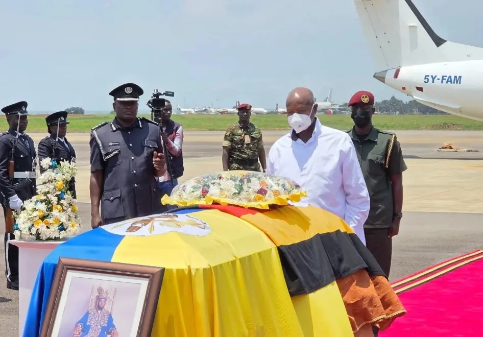Ugandan President Yoweri Museveni received the casket in a formal military parade at the airport in the central city of Entebbe, where mourners had also gathered.