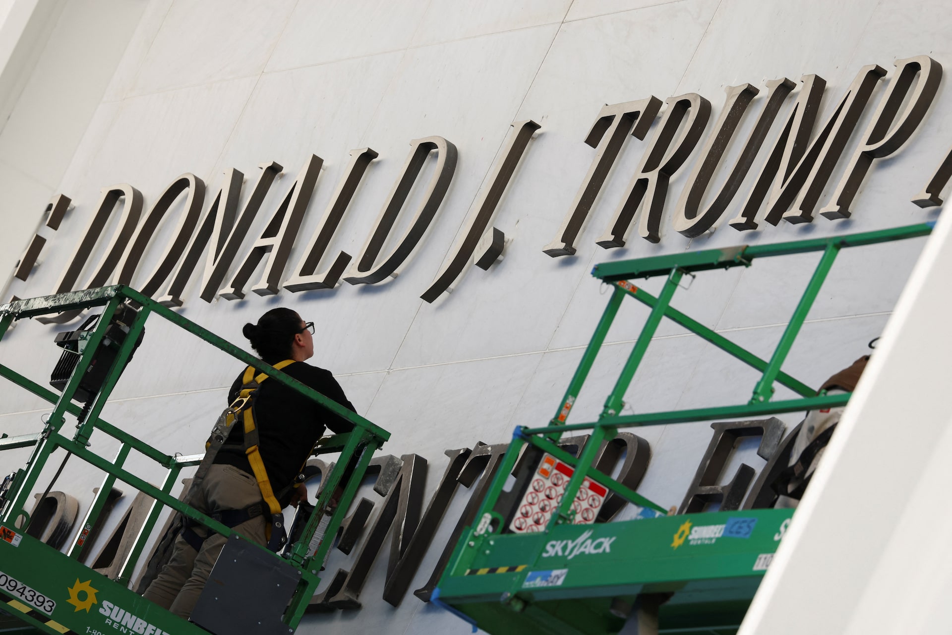 Judge bars Trump's name from Kennedy Centre (News Central TV)