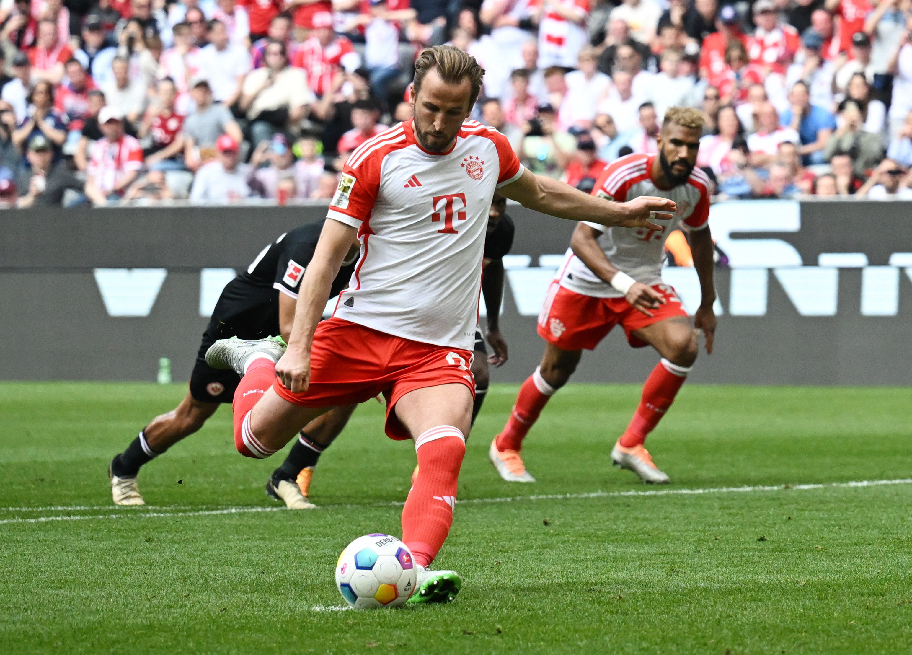 Kane breaks Bundesliga 100-goal record (News Central TV)