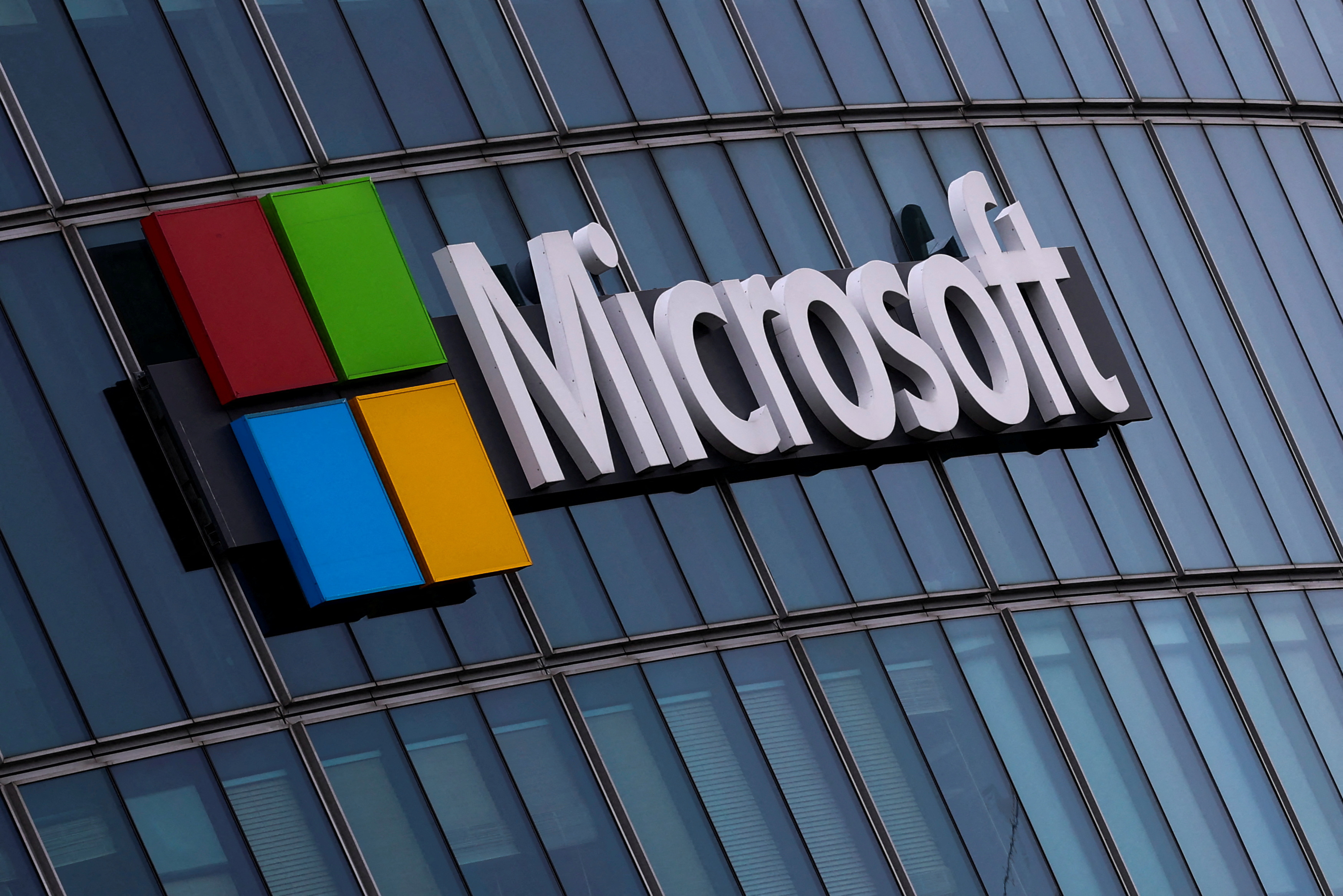 Microsoft issues new “humanist" AI code (News Central TV)