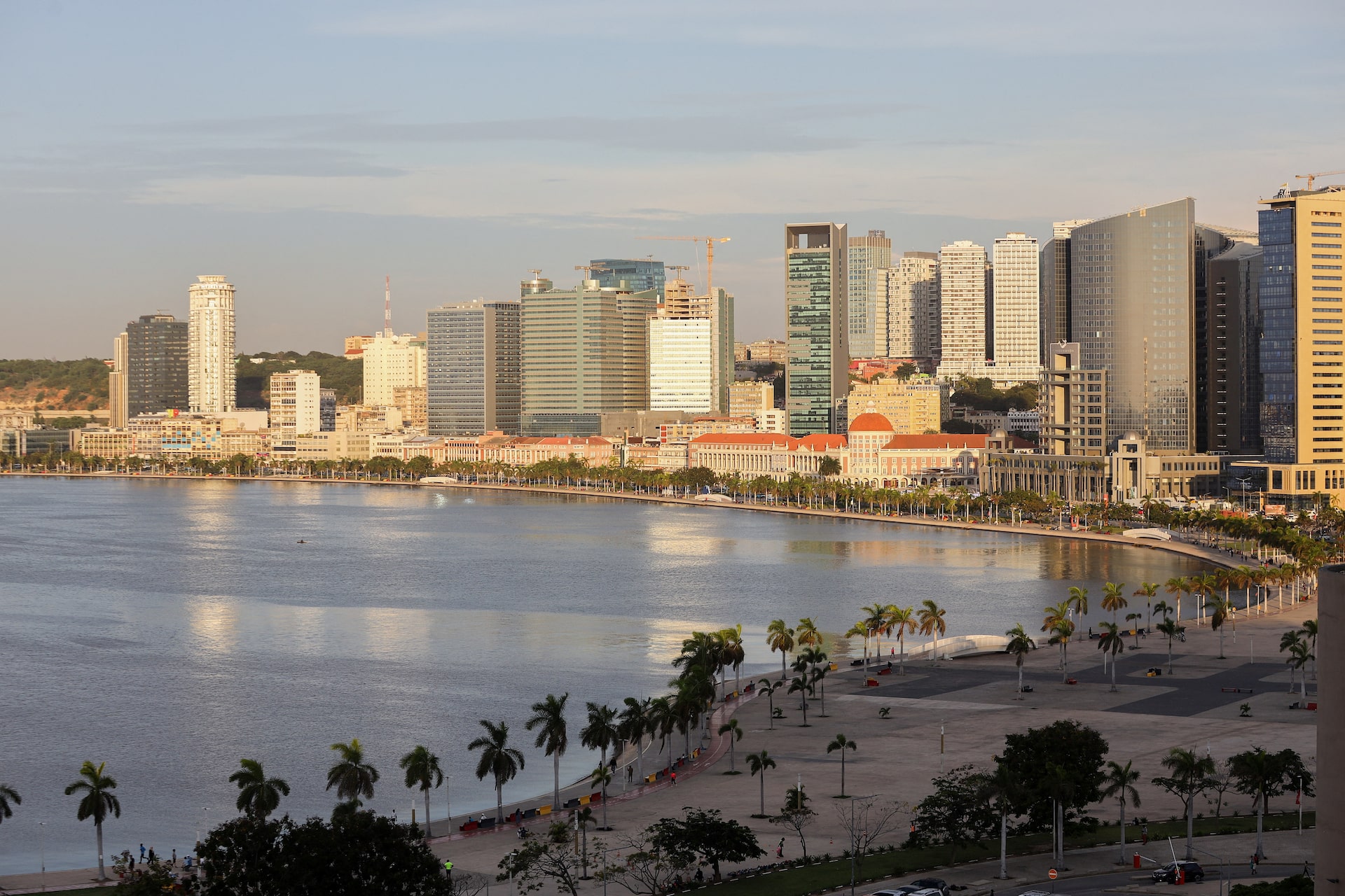 Angola cuts interest rate to 14.75 per cent (News Central TV)
