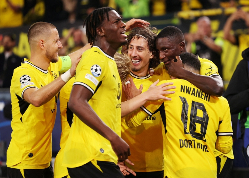Dortmund dominate Paderborn in 3-0 win (News Central TV)