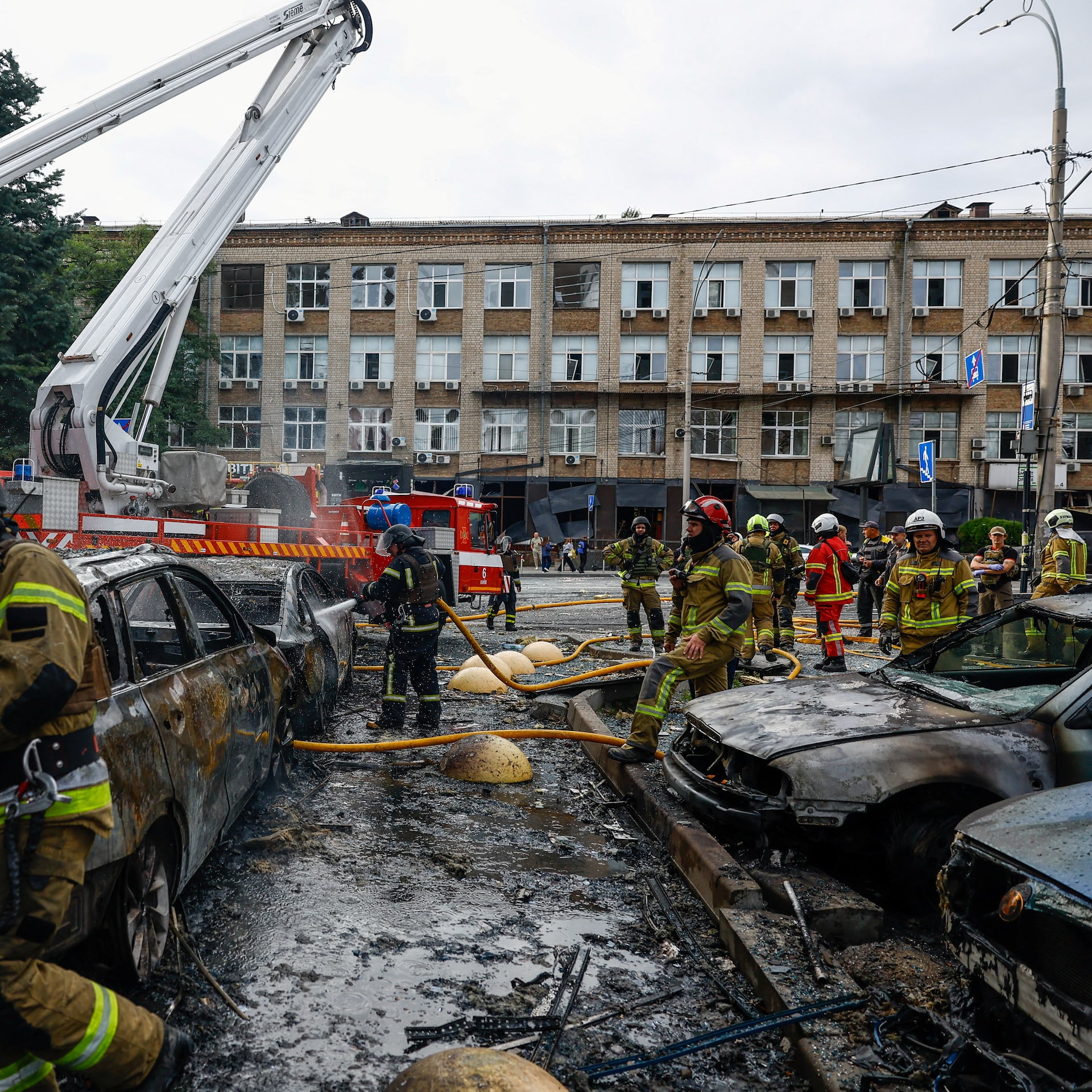 Russian strikes on Ukraine kill eight (News Central TV)