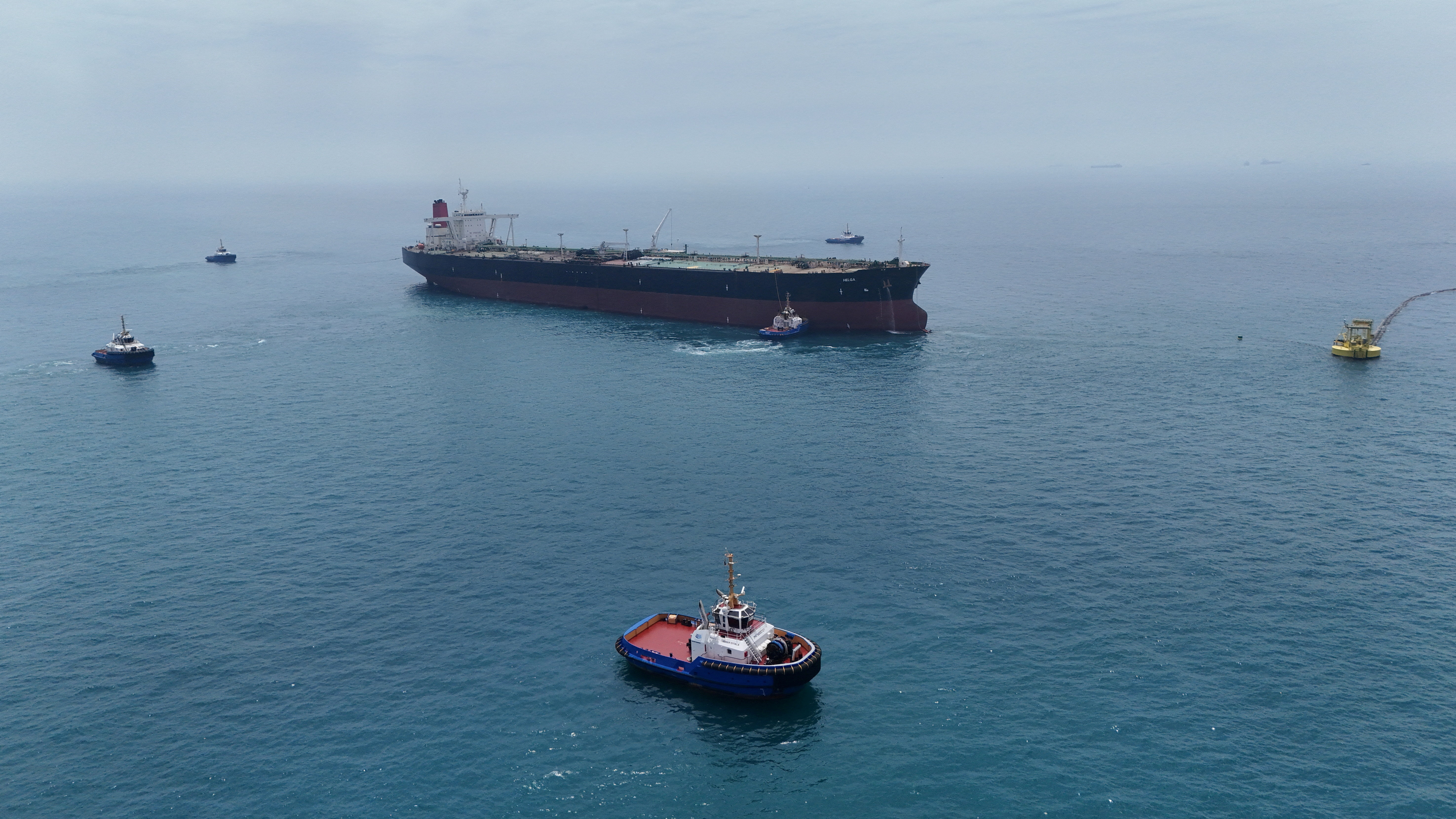 The US destroys five Iranian oil tankers (News Central TV)