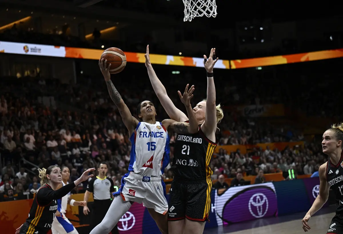 France's forward #15 Gabby Williams and Germany's power forward #21 Marie Guelich vie for the ball during the 2026 FIBA Women's Basketball World Cup semi-final match between France and Germany in Berlin on September 12, 2026.