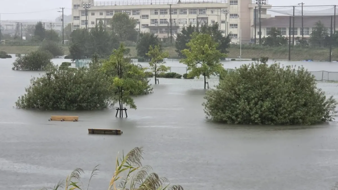 Typhoon Dujuan Disrupts Flights, Forces Evacuations in Japan