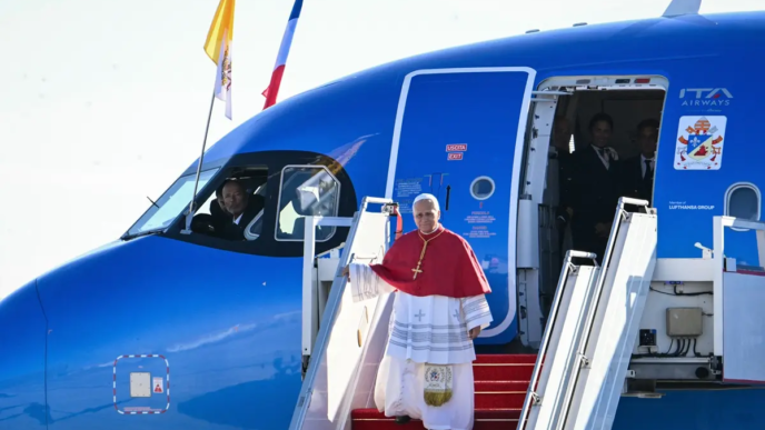 Pope Leo XIV disembarks from the plane upon his arrival at the Orly airport, in the outskirts of Paris, on September 25, 2026 for his four days visit to France.