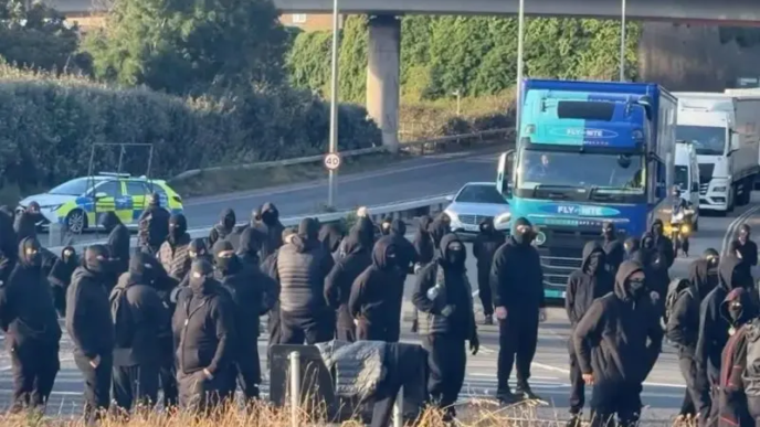 Masked anti-migrant group shuts UK's Dover Port (News Central TV)