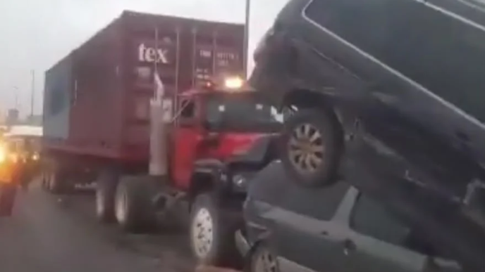 Container Truck Crashes Into Vehicles in Lagos-Ibadan (NewsCentral TV)
