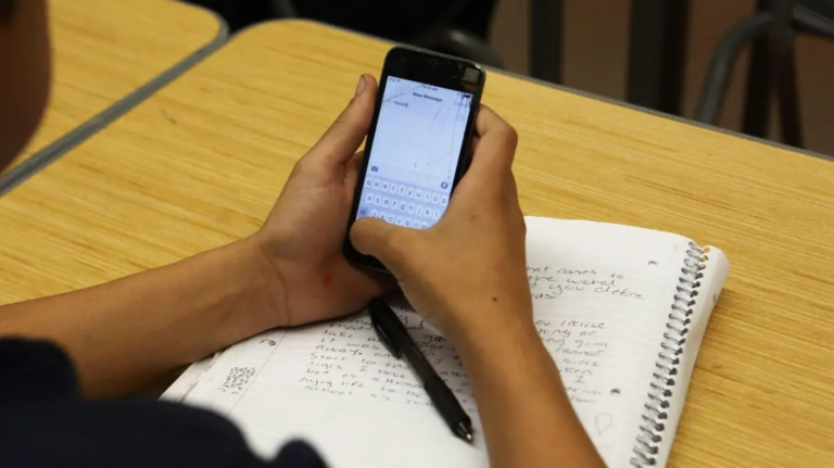 Mexico to Ban Cell Phones in Elementary, Secondary Schools