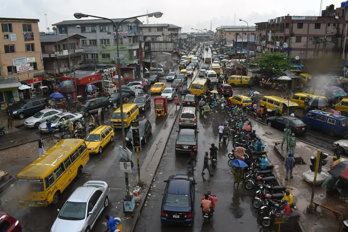 East_view_of_Ojuelegba_bridge,_Yaba,_Lagos-Nigeria