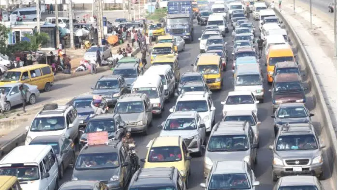 Motorists Trapped In 14-Hour Lagos-Ibadan Expressway Gridlock (NewsCentral TV)
