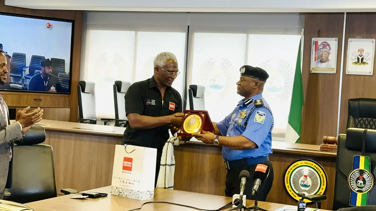 IGP Presents Plaque To Kayode Akintemi(News Central TV)4