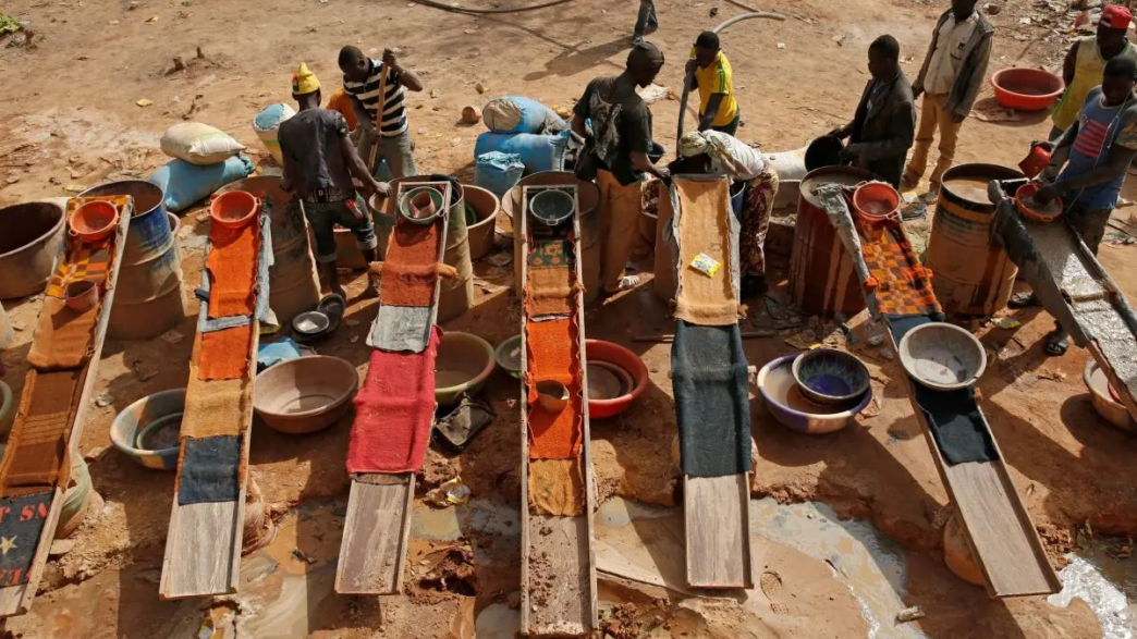 Illegal Gold Mining in Ivory Coast (Newscentraltv)