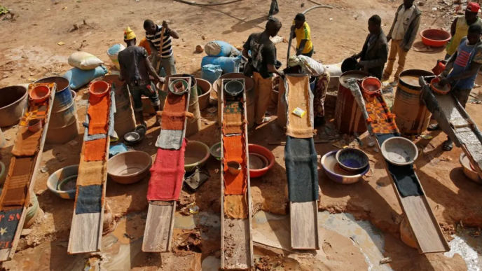 Illegal Gold Mining in Ivory Coast (Newscentraltv)