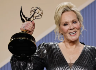 Jean Smart and Noah Wyle win Emmys (News Central TV)