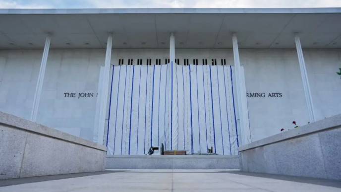 Judge bars Trump's name from Kennedy Centre (News Central TV)