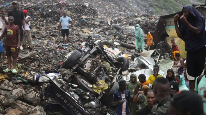 Guinea holds mass funeral for landfill victims (News Central TV)