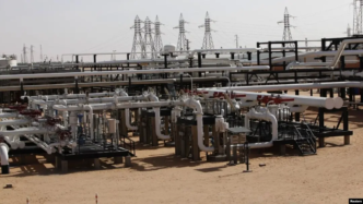 Guards close Libyan valve, shutting down three oilfields (News Central TV)